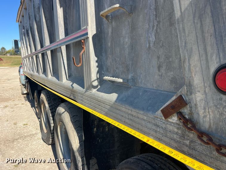 image for item LC9208 1989 Ford LTL9000 dump truck