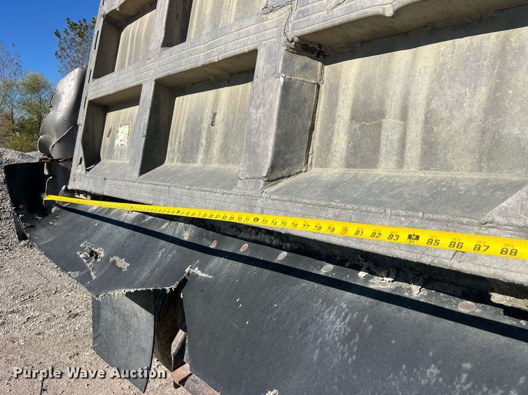 image for item LC9208 1989 Ford LTL9000 dump truck