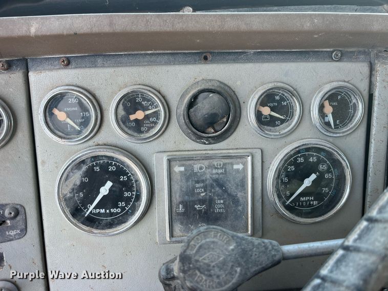 image for item LC9208 1989 Ford LTL9000 dump truck