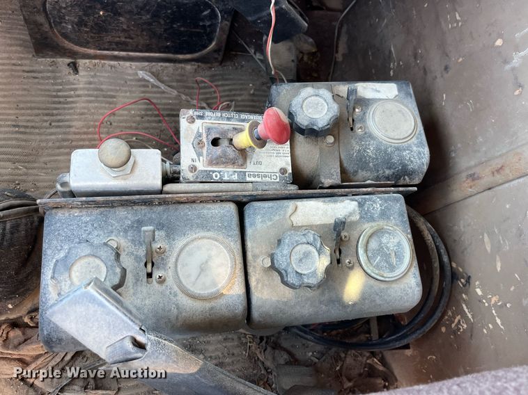 image for item LC9208 1989 Ford LTL9000 dump truck