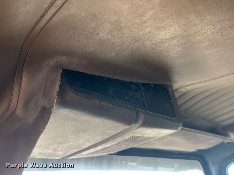 image for item LC9208 1989 Ford LTL9000 dump truck