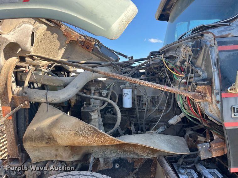 image for item LC9208 1989 Ford LTL9000 dump truck