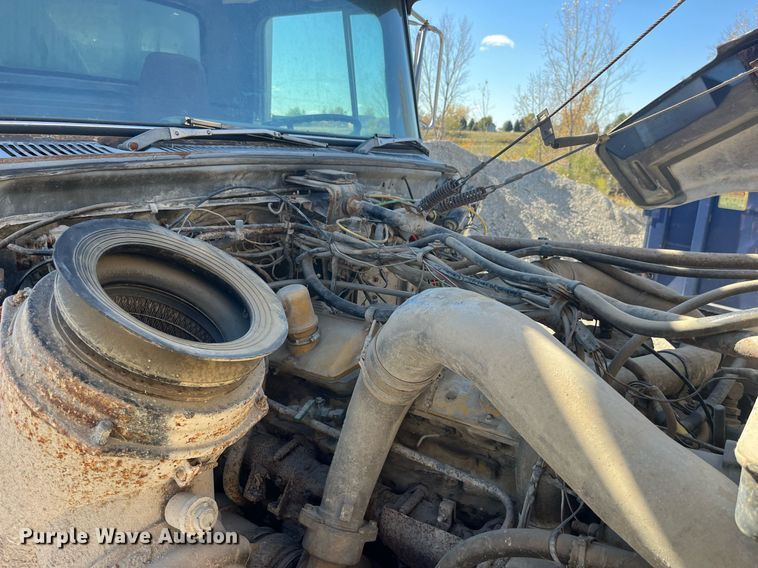 image for item LC9208 1989 Ford LTL9000 dump truck