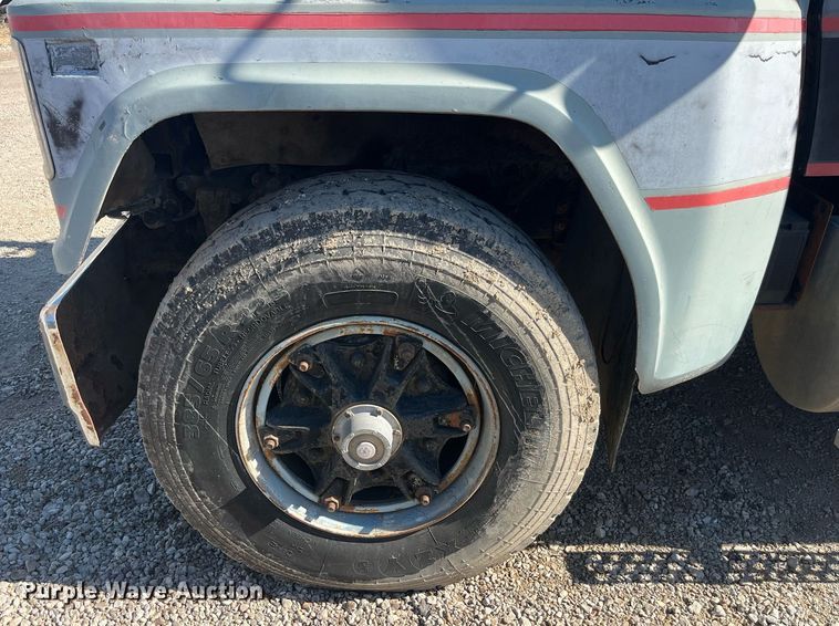 image for item LC9208 1989 Ford LTL9000 dump truck