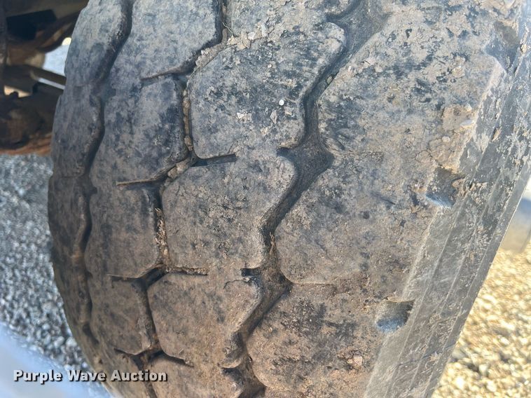 image for item LC9208 1989 Ford LTL9000 dump truck