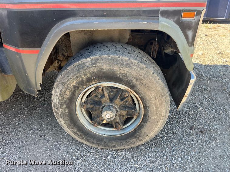 image for item LC9208 1989 Ford LTL9000 dump truck