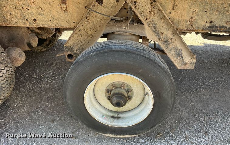 image for item LC9208 1989 Ford LTL9000 dump truck