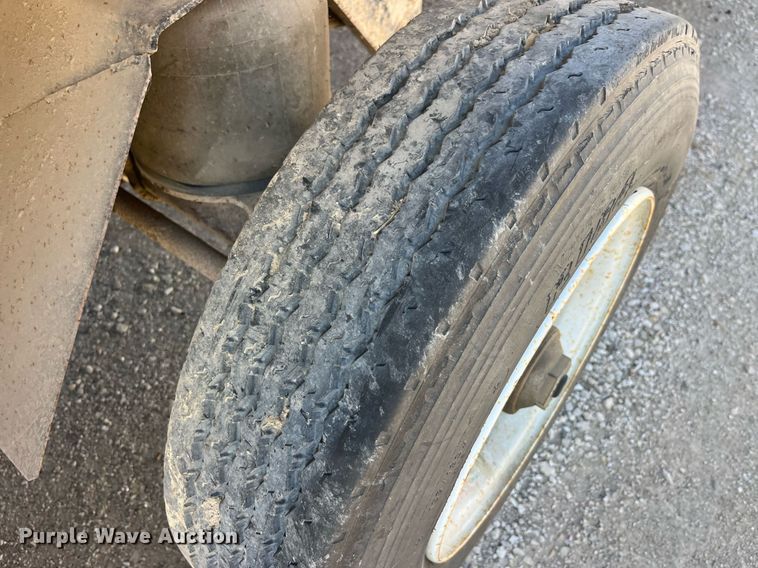 image for item LC9208 1989 Ford LTL9000 dump truck