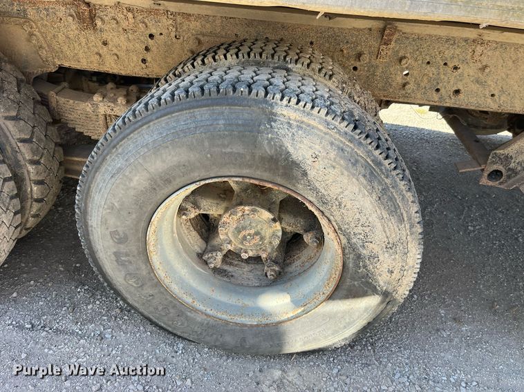 image for item LC9208 1989 Ford LTL9000 dump truck