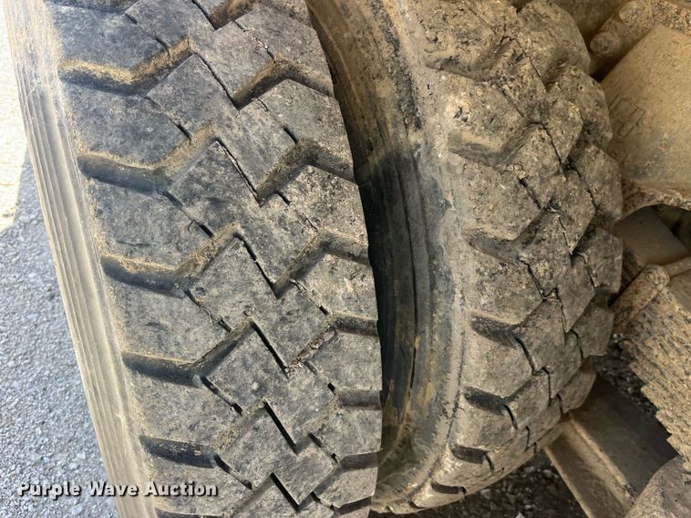 image for item LC9208 1989 Ford LTL9000 dump truck