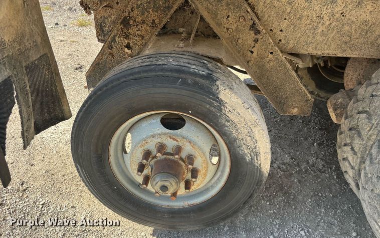 image for item LC9208 1989 Ford LTL9000 dump truck