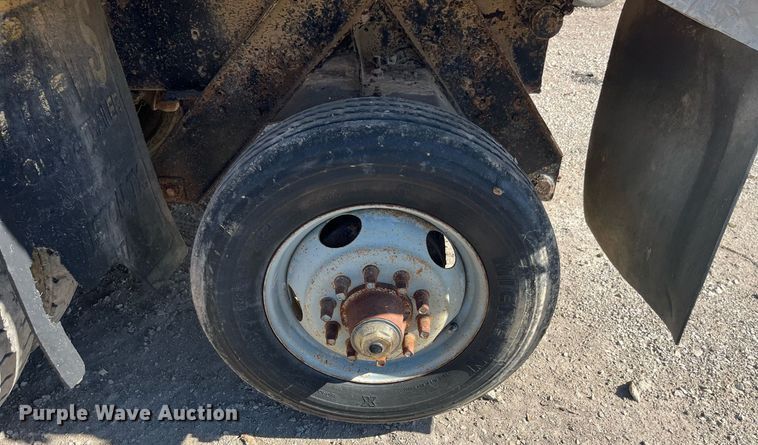 image for item LC9208 1989 Ford LTL9000 dump truck