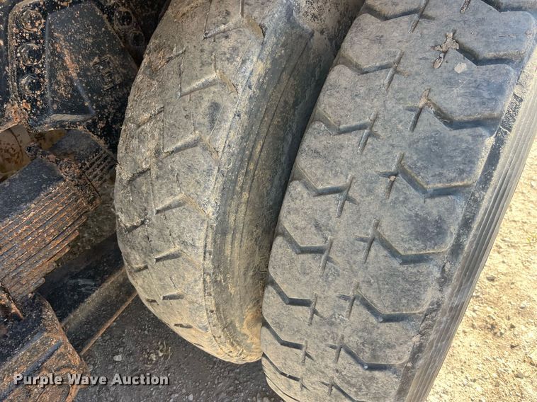 image for item LC9208 1989 Ford LTL9000 dump truck