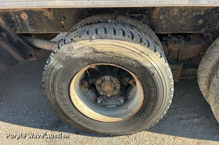 image for item LC9208 1989 Ford LTL9000 dump truck