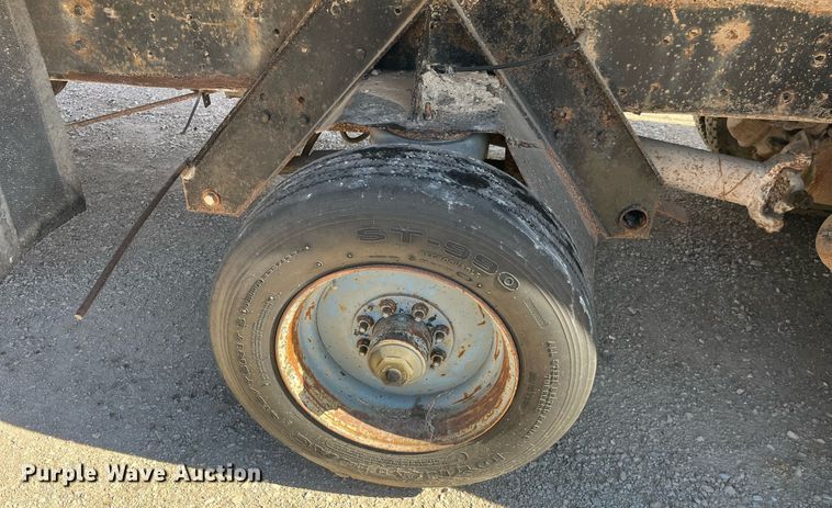 image for item LC9208 1989 Ford LTL9000 dump truck