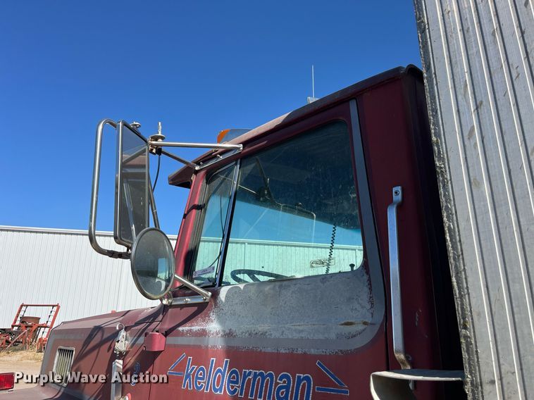 image for item LC9210 1992 Ford LTL9000 dump truck