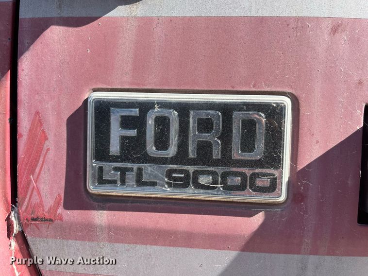 image for item LC9210 1992 Ford LTL9000 dump truck