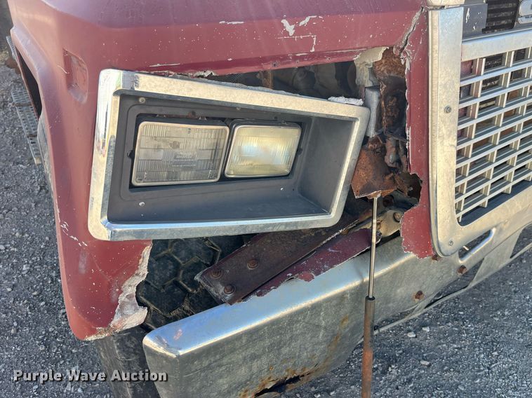 image for item LC9210 1992 Ford LTL9000 dump truck