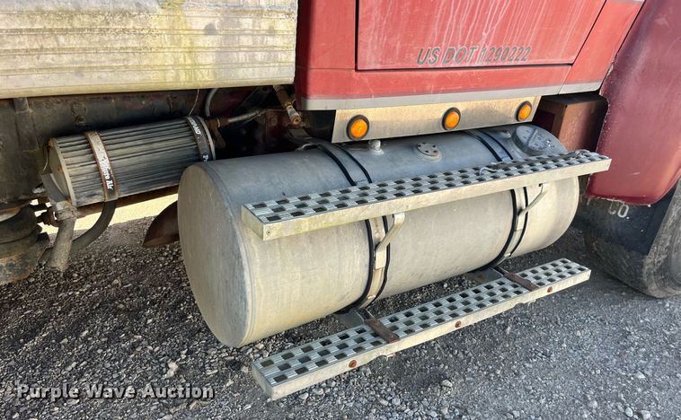 image for item LC9210 1992 Ford LTL9000 dump truck