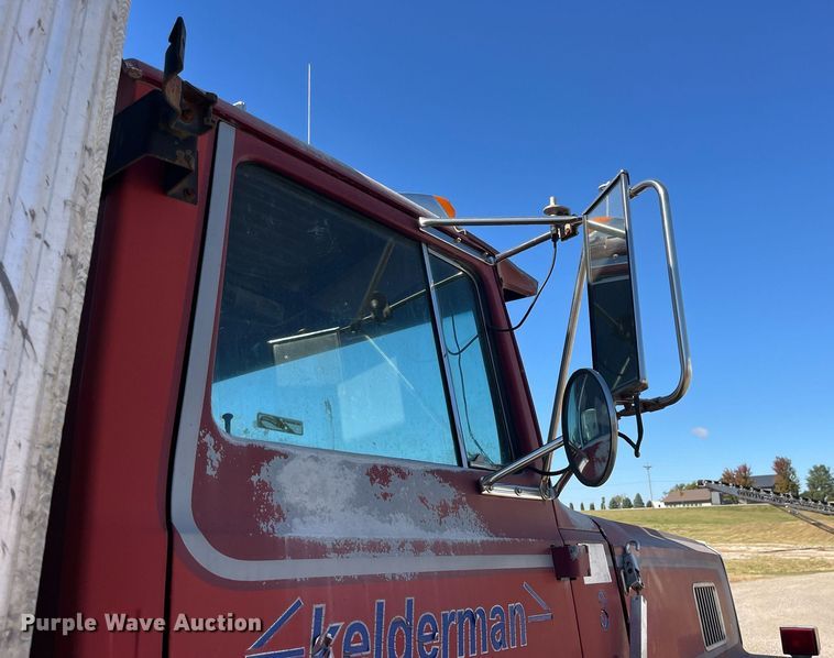 image for item LC9210 1992 Ford LTL9000 dump truck