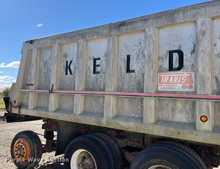 image for item LC9210 1992 Ford LTL9000 dump truck