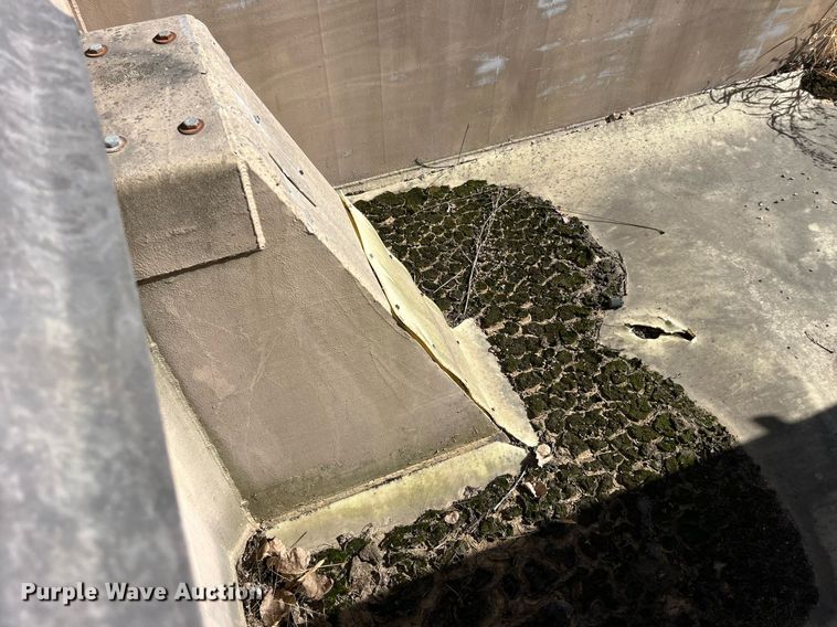 image for item LC9210 1992 Ford LTL9000 dump truck