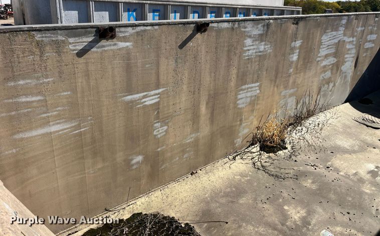 image for item LC9210 1992 Ford LTL9000 dump truck