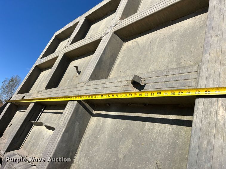 image for item LC9210 1992 Ford LTL9000 dump truck