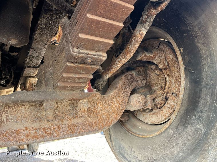 image for item LC9210 1992 Ford LTL9000 dump truck