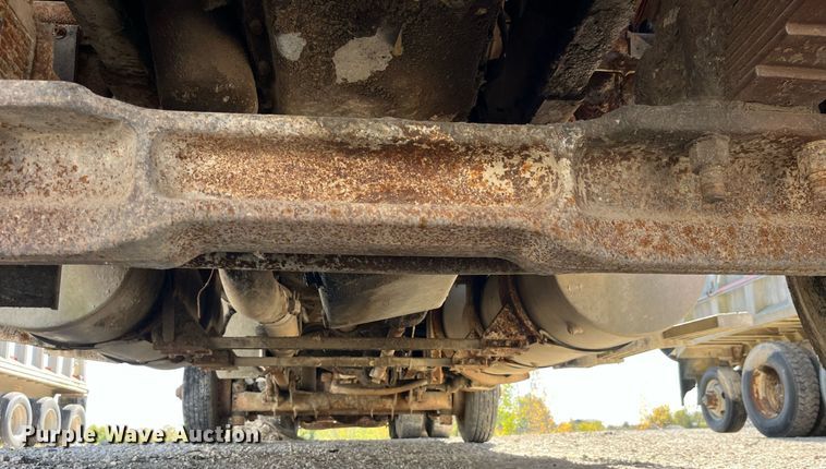 image for item LC9210 1992 Ford LTL9000 dump truck