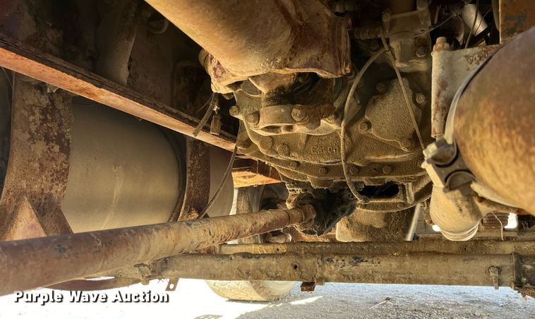 image for item LC9210 1992 Ford LTL9000 dump truck