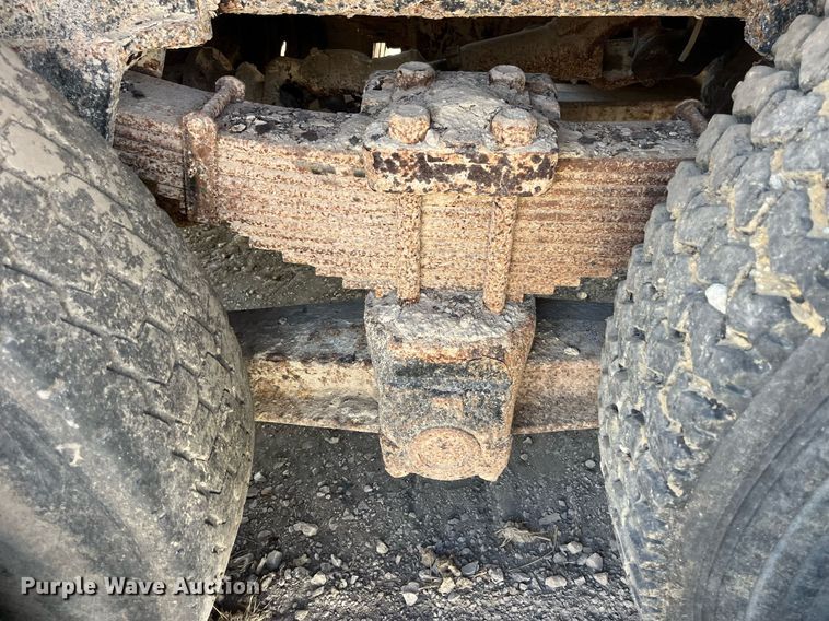 image for item LC9210 1992 Ford LTL9000 dump truck