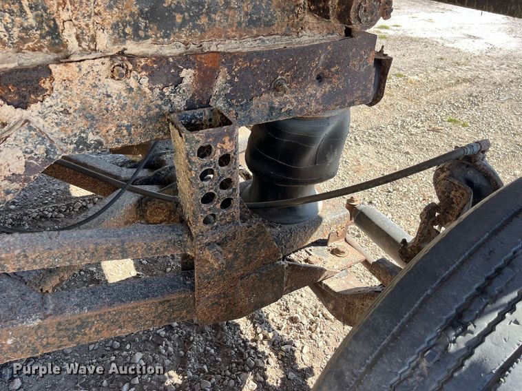 image for item LC9210 1992 Ford LTL9000 dump truck