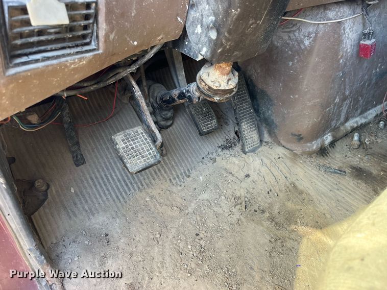 image for item LC9210 1992 Ford LTL9000 dump truck