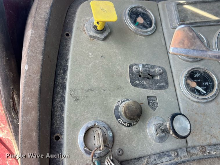 image for item LC9210 1992 Ford LTL9000 dump truck