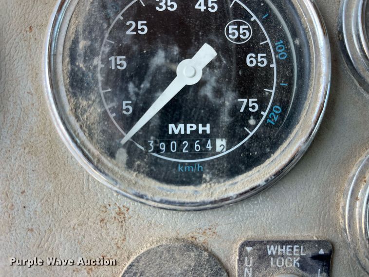 image for item LC9210 1992 Ford LTL9000 dump truck