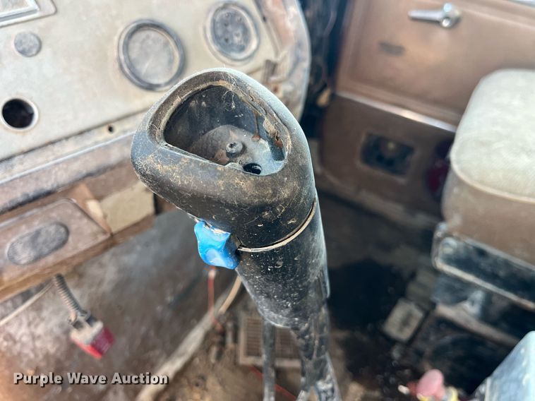 image for item LC9210 1992 Ford LTL9000 dump truck