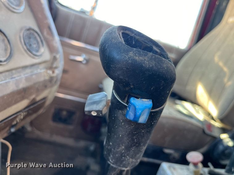 image for item LC9210 1992 Ford LTL9000 dump truck