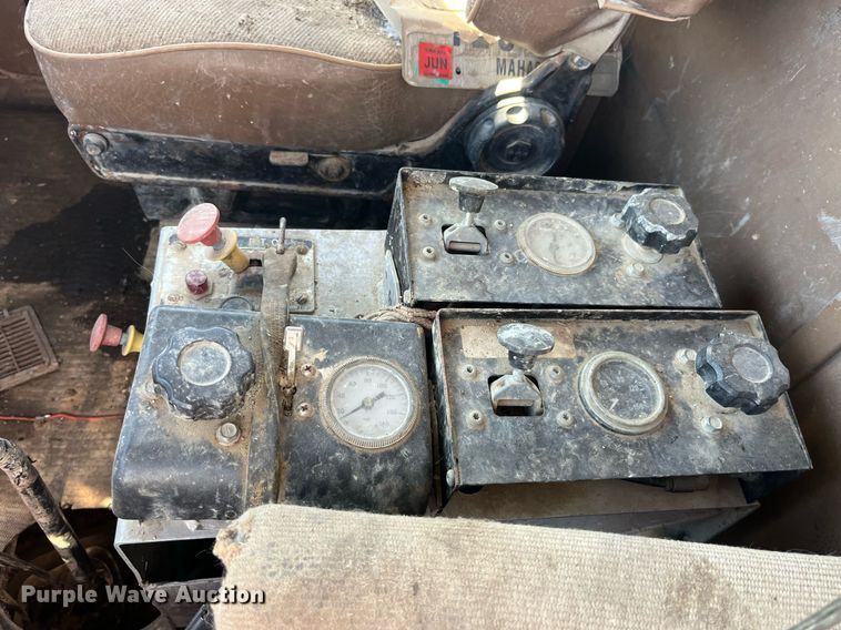 image for item LC9210 1992 Ford LTL9000 dump truck