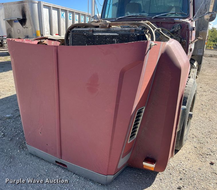 image for item LC9210 1992 Ford LTL9000 dump truck