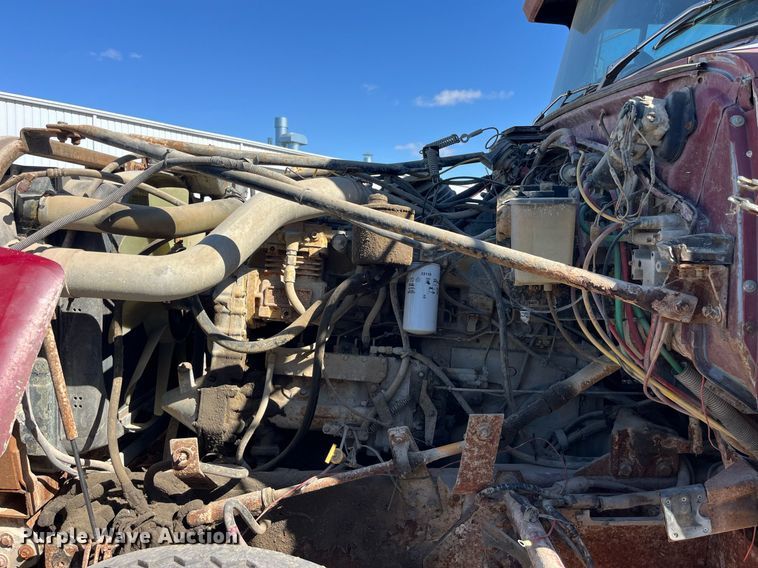 image for item LC9210 1992 Ford LTL9000 dump truck