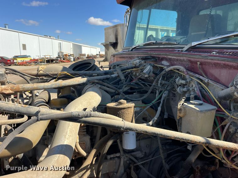 image for item LC9210 1992 Ford LTL9000 dump truck