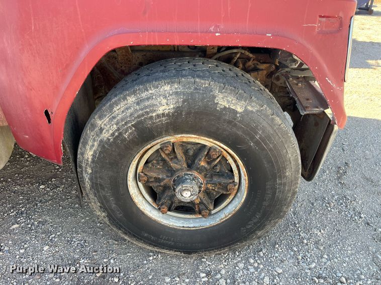 image for item LC9210 1992 Ford LTL9000 dump truck