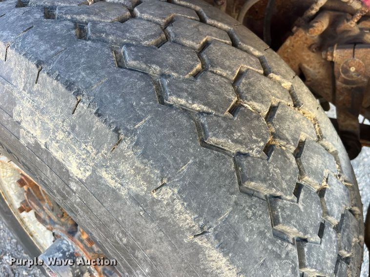 image for item LC9210 1992 Ford LTL9000 dump truck