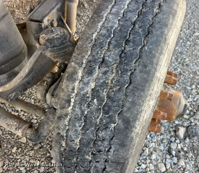 image for item LC9210 1992 Ford LTL9000 dump truck