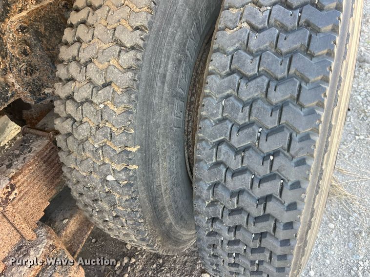 image for item LC9210 1992 Ford LTL9000 dump truck