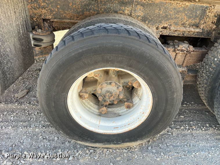 image for item LC9210 1992 Ford LTL9000 dump truck