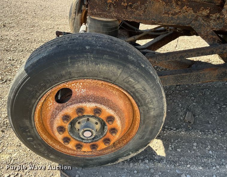 image for item LC9210 1992 Ford LTL9000 dump truck