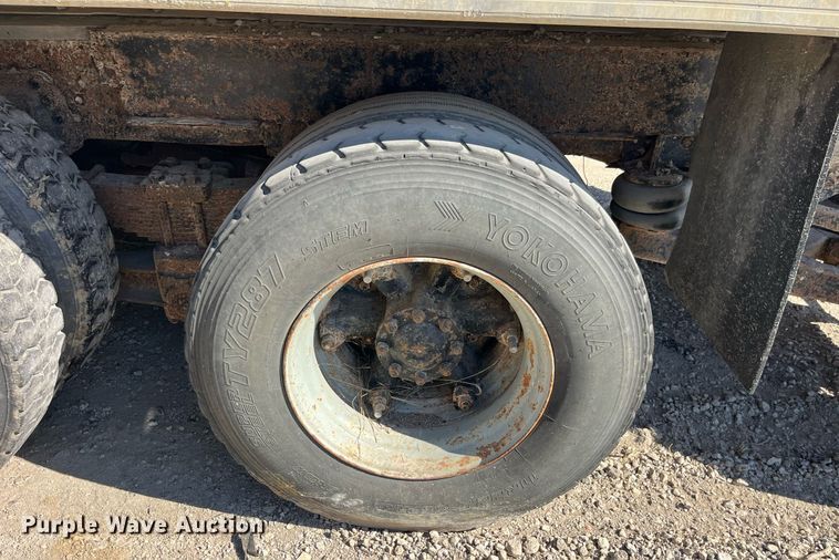 image for item LC9210 1992 Ford LTL9000 dump truck