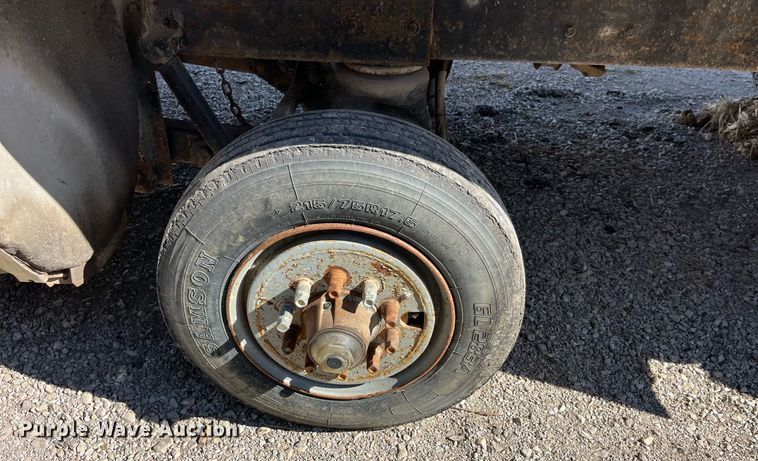 image for item LC9210 1992 Ford LTL9000 dump truck